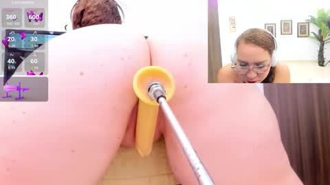 Snapshot of paulina_davis_ chatting on October 17, 2:15 am Paulina Davis online show from October 17, 2:15 am