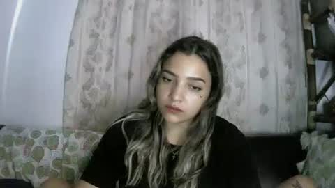Snapshot of paulina_x_x chatting on May 7, 8:31 am paulina_x_x online show from May 7, 8:31 am