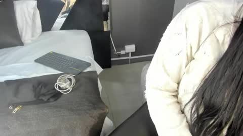 Snapshot of paulinaduarte_ chatting on April 18, 11:47 am Paulina online show from April 18, 11:47 am