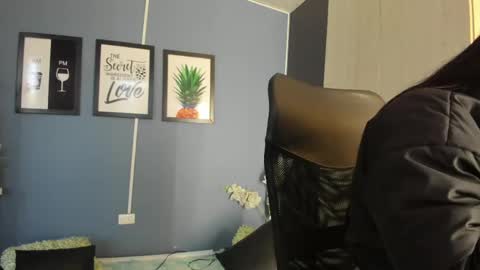 Snapshot of paulinaduarte_ chatting on April 22, 12:18 pm Paulina online show from April 22, 12:18 pm
