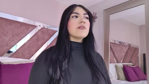 Snapshot of paulinaduarte_ chatting on May 2, 12:21 pm Paulina online show from May 2, 12:21 pm