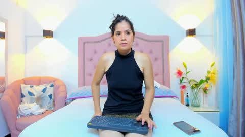 paulinavera online show from May 11, 2:01 pm