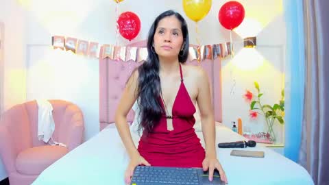 paulinavera online show from May 19, 1:28 pm