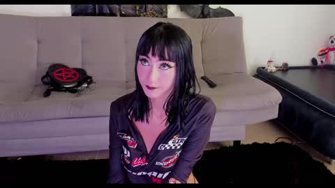 Snapshot of pauline_rouge chatting on October 4, 9:46 pm Pauline online show from October 4, 9:46 pm