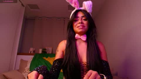 Snapshot of paulinne_clark chatting on March 7, 8:17 pm paulinne_clark online show from March 7, 8:17 pm