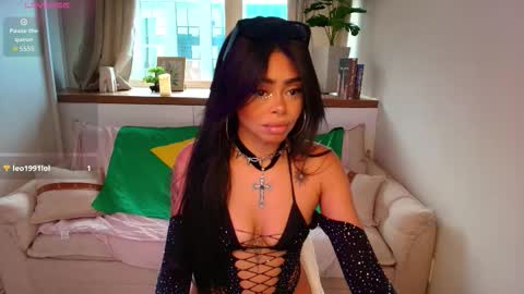 Snapshot of paulinne_clark chatting on March 8, 7:28 pm paulinne_clark online show from March 8, 7:28 pm