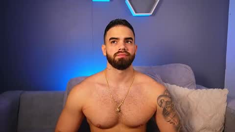 Snapshot of paulphoenix_ chatting on February 12, 10:27 pm Paul Phoenix online show from February 12, 10:27 pm