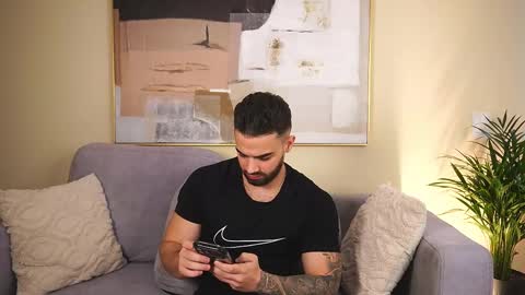 Snapshot of paulphoenix_ chatting on February 17, 8:04 pm Paul Phoenix online show from February 17, 8:04 pm