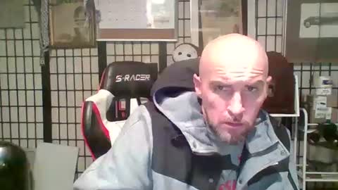 Snapshot of paulstetson chatting on April 20, 6:27 am paulstetson online show from April 20, 6:27 am