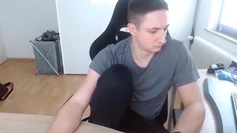 Snapshot of paulthesub chatting on January 8, 11:56 am Paul online show from January 8, 11:56 am