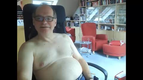 Snapshot of pavlovsdog2006 chatting on March 17, 8:17 am Pavlov aka Peter online show from March 17, 8:17 am