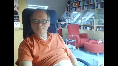 Snapshot of pavlovsdog2006 chatting on March 25, 9:15 am Pavlov aka Peter online show from March 25, 9:15 am