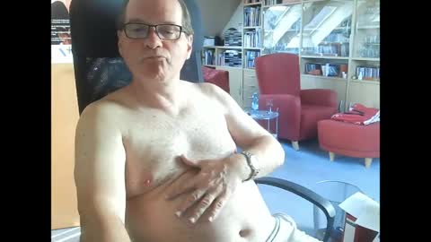 Snapshot of pavlovsdog2006 chatting on April 7, 8:15 am Pavlov aka Peter online show from April 7, 8:15 am