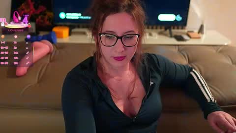 Snapshot of pawg_official chatting on October 22, 12:11 am pawg_official online show from October 22, 12:11 am