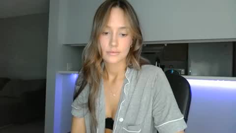 Snapshot of paytondreams chatting on October 2, 12:50 am Payton online show from October 2, 12:50 am
