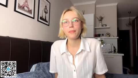 Lola online show from October 26, 2:34 pm