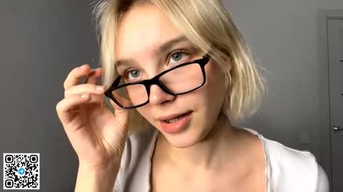 Lola online show from November 19, 2:50 pm