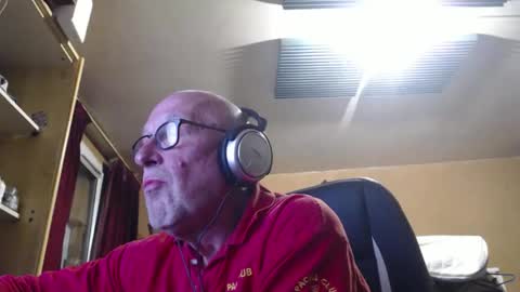 Snapshot of pc8474408 chatting on December 1, 11:10 pm pc8474408 online show from December 1, 11:10 pm