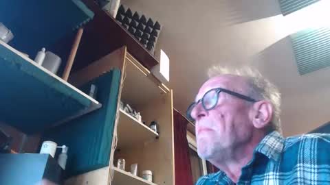 pc8474408 online show from April 8, 7:03 pm