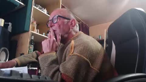 pc8474408 online show from May 16, 9:17 am