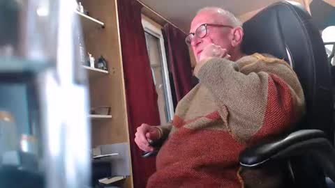 pc8474408 online show from May 19, 6:25 pm