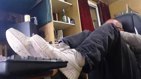 pc8474408 online show from May 25, 12:05 am