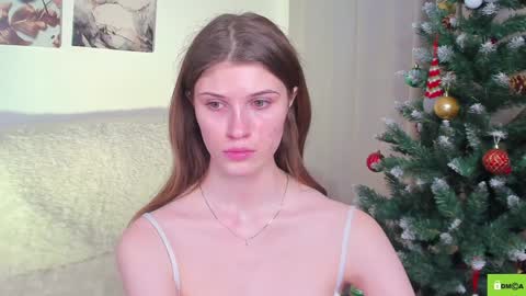 Snapshot of peach_mila chatting on December 17, 11:59 pm your love online show from December 17, 11:59 pm