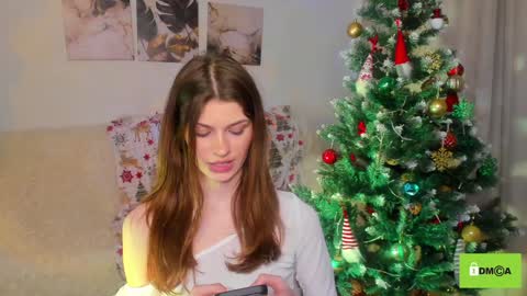 Snapshot of peach_mila chatting on December 28, 1:59 pm your love online show from December 28, 1:59 pm