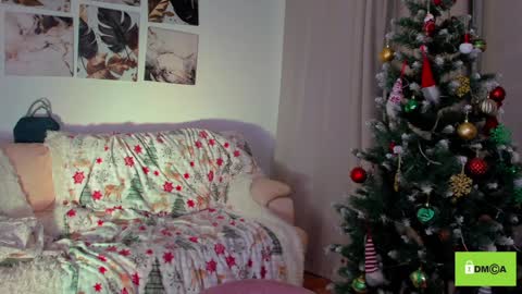 Snapshot of peach_mila chatting on December 29, 7:32 pm your love online show from December 29, 7:32 pm