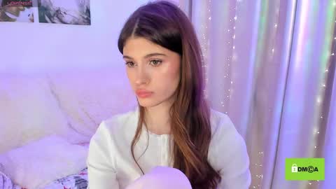 Snapshot of peach_mila chatting on January 25, 6:13 pm your love online show from January 25, 6:13 pm