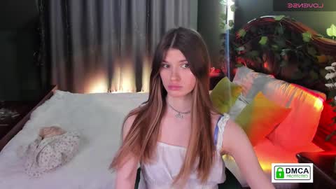 Snapshot of peach_mila chatting on March 8, 7:42 pm your love online show from March 8, 7:42 pm