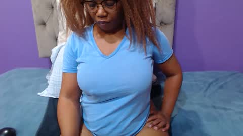 Snapshot of peachassxx chatting on April 19, 5:40 am peachy online show from April 19, 5:40 am