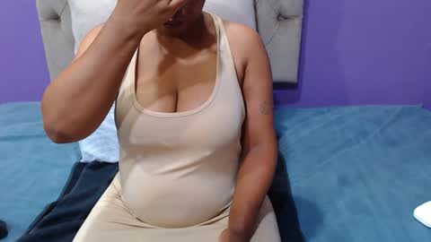 Snapshot of peachassxx chatting on April 20, 5:32 am peachy online show from April 20, 5:32 am