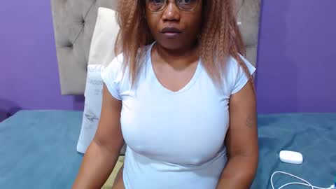 Snapshot of peachassxx chatting on May 4, 5:25 am peachy online show from May 4, 5:25 am