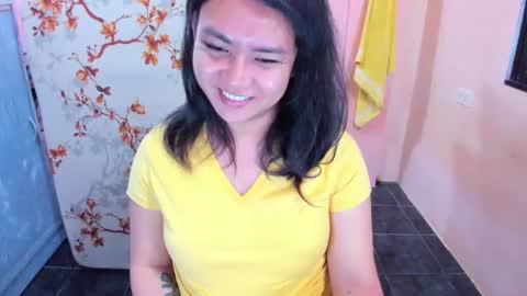 Snapshot of peachperfect_ chatting on February 25, 9:02 pm I dont demand tokens for as long as youre not requesting anything but that doesnt mean I dont need tokens.. I dont do free online show from February 25, 9:02 pm