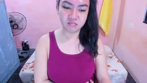 Snapshot of peachperfect_ chatting on April 21, 8:01 pm I dont demand tokens for as long as youre not requesting anything but that doesnt mean I dont need tokens.. I dont do free online show from April 21, 8:01 pm