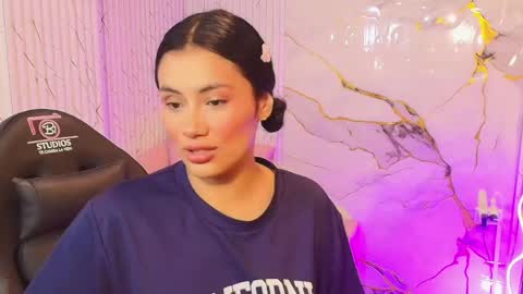 peachy_tay online show from May 7, 11:37 am