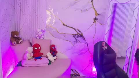 peachy_tay online show from May 18, 11:49 am