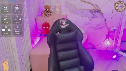 peachy_tay online show from May 19, 11:38 am