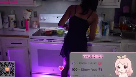 Snapshot of peachypeachgirl chatting on May 15, 8:38 pm peachypeachgirl online show from May 15, 8:38 pm