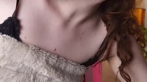 Snapshot of peachypixiee chatting on September 23, 5:32 am PeachyPixiee online show from September 23, 5:32 am