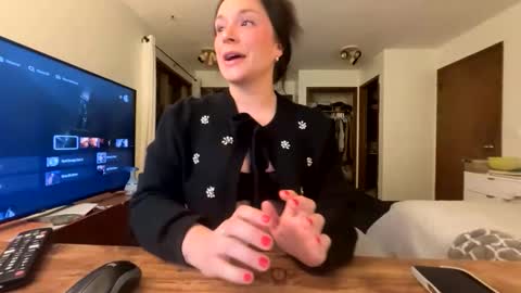 PeachyObsession online show from February 8, 2:59 am