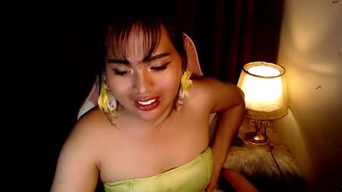 Snapshot of peakaboo_xx chatting on March 21, 7:24 am Angel Creamdensada online show from March 21, 7:24 am