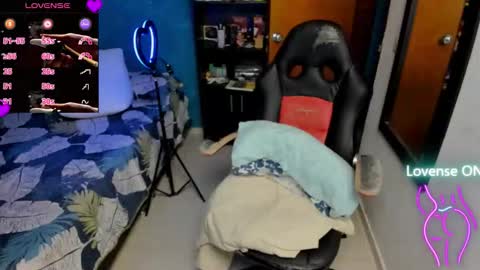 Snapshot of peanut_tangerine chatting on October 24, 1:57 am Tangerine Penaut online show from October 24, 1:57 am