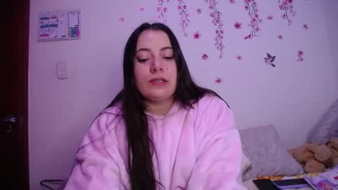 Snapshot of pearl_3 chatting on February 27, 4:45 am Pearl online show from February 27, 4:45 am