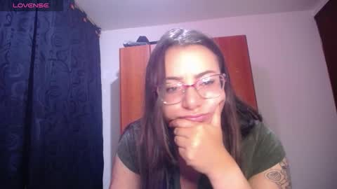 Snapshot of pearl_3 chatting on March 11, 4:18 am Pearl online show from March 11, 4:18 am