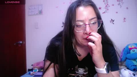 Snapshot of pearl_3 chatting on March 26, 4:18 am Pearl online show from March 26, 4:18 am