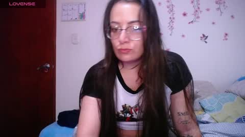 Snapshot of pearl_3 chatting on March 27, 4:29 am Pearl online show from March 27, 4:29 am