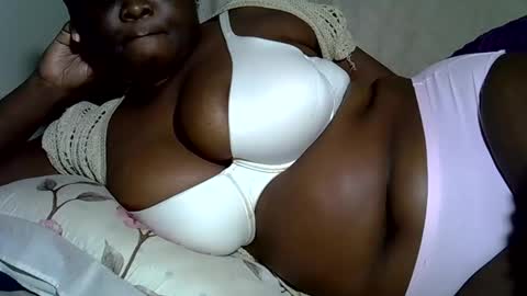 Snapshot of pearl_33 chatting on October 24, 1:29 pm Keci online show from October 24, 1:29 pm