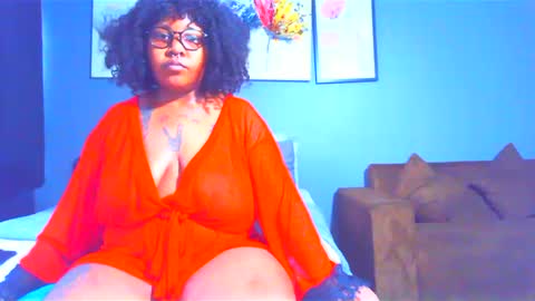 Snapshot of pearlblu38 chatting on February 1, 4:14 am Pearl online show from February 1, 4:14 am